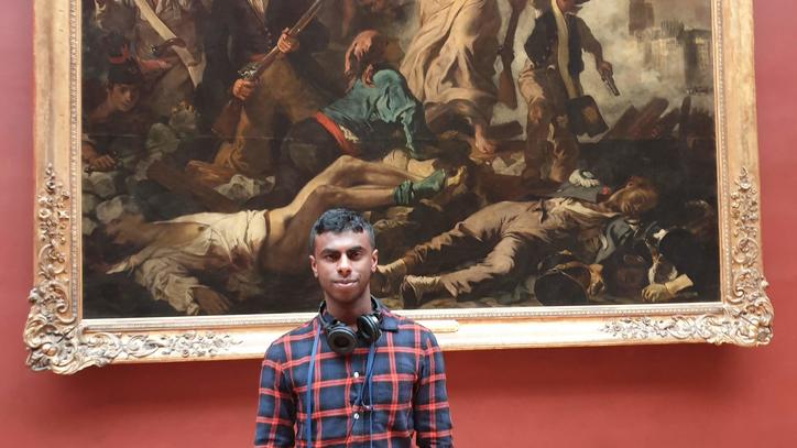 Meran at the Louvre in front of a painting