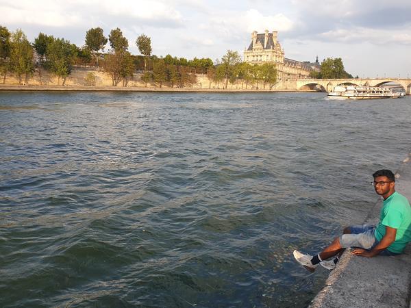 Meran by the Seine river in Paris